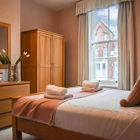 Stanton House - Abbey View Holiday home *