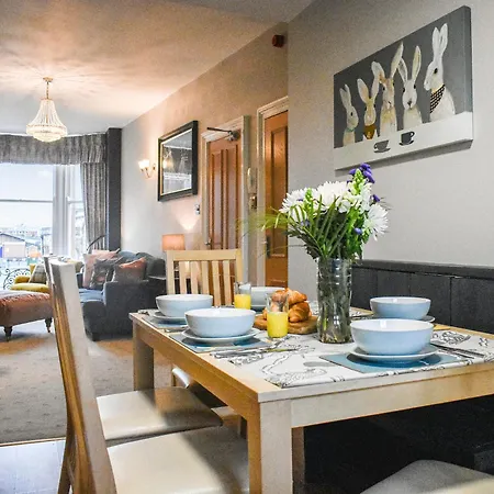 Stanton House - Abbey View Holiday home *